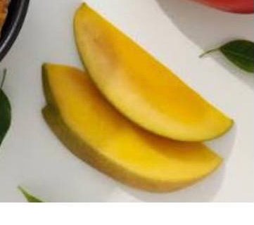 Fresh mango slices